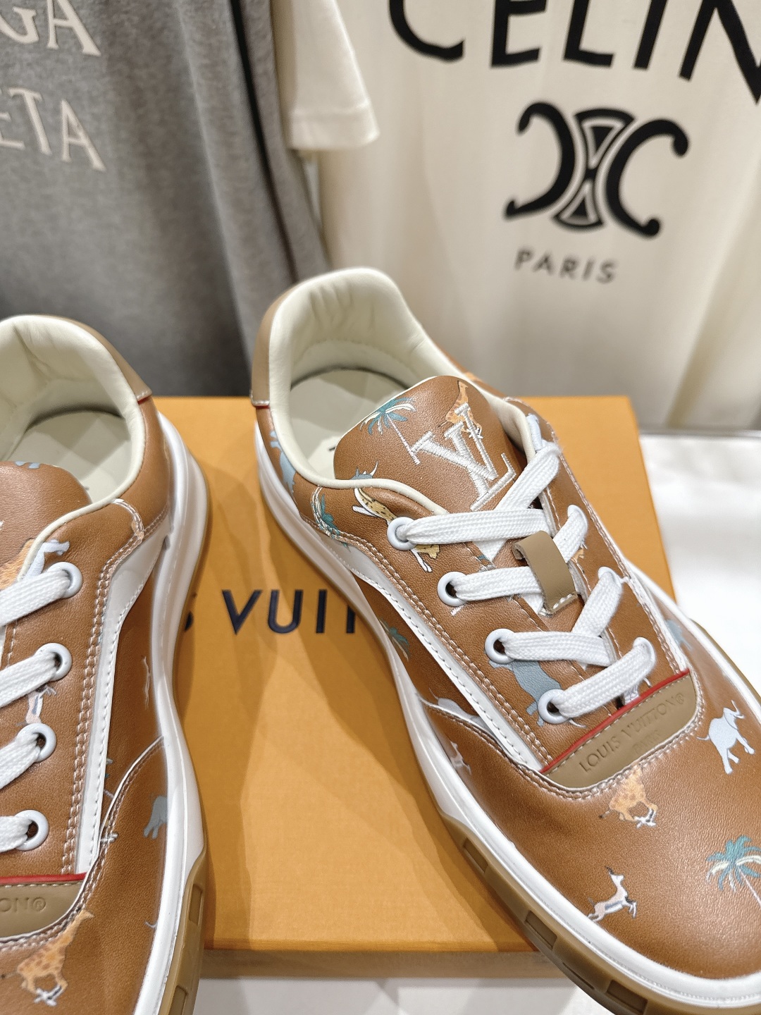 高版本出厂 只有男款
  LOUIS VUITTON～LV路易威登L家驴牌最新走秀款Tilted系列厚底