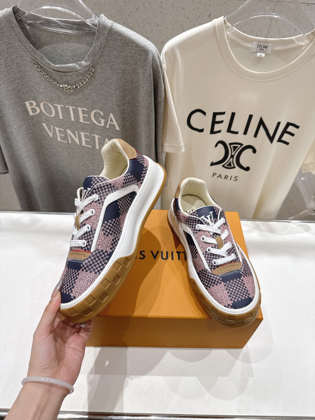 高版本出厂 只有男款
  LOUIS VUITTON～LV路易威登L家驴牌最新走秀款Tilted系列厚底