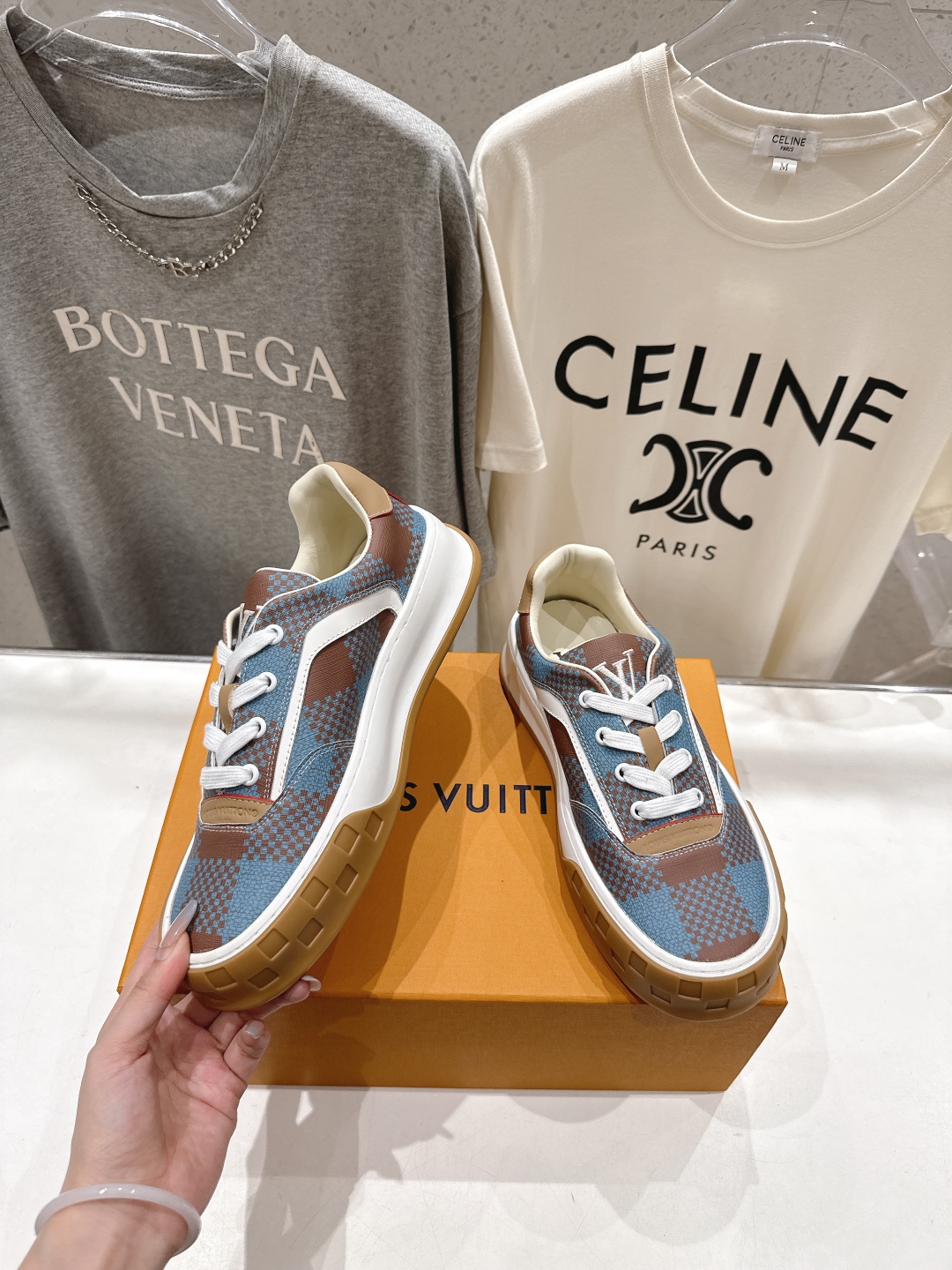 高版本出厂 只有男款
  LOUIS VUITTON～LV路易威登L家驴牌最新走秀款Tilted系列厚底