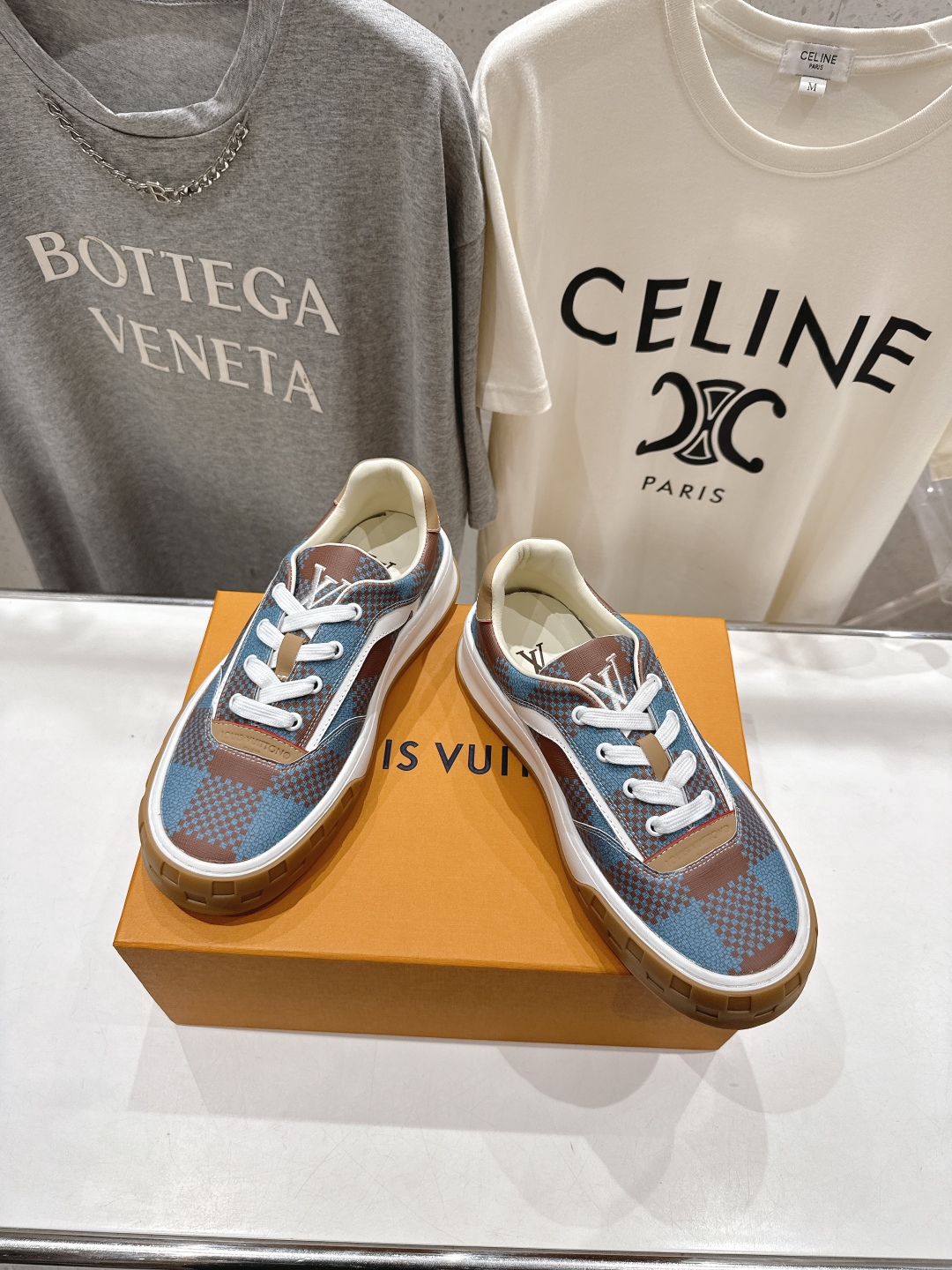 高版本出厂 只有男款
  LOUIS VUITTON～LV路易威登L家驴牌最新走秀款Tilted系列厚底