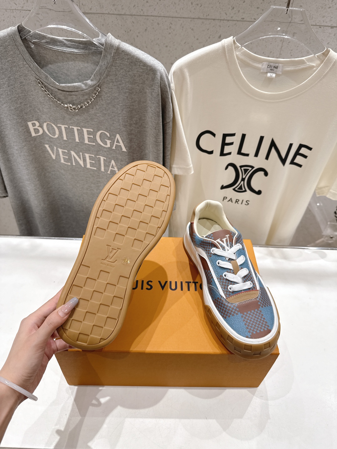 高版本出厂 只有男款
  LOUIS VUITTON～LV路易威登L家驴牌最新走秀款Tilted系列厚底