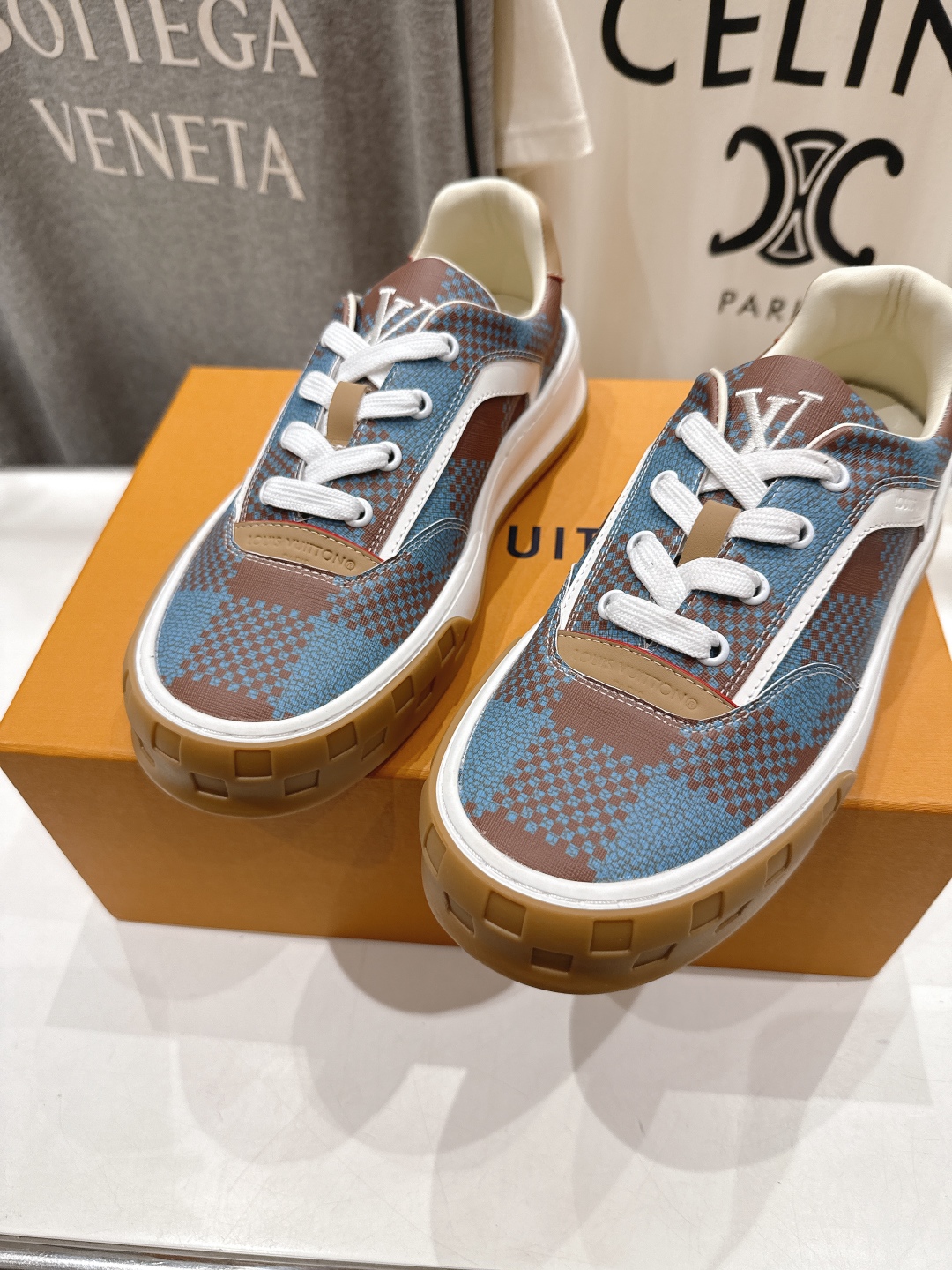 高版本出厂 只有男款
  LOUIS VUITTON～LV路易威登L家驴牌最新走秀款Tilted系列厚底