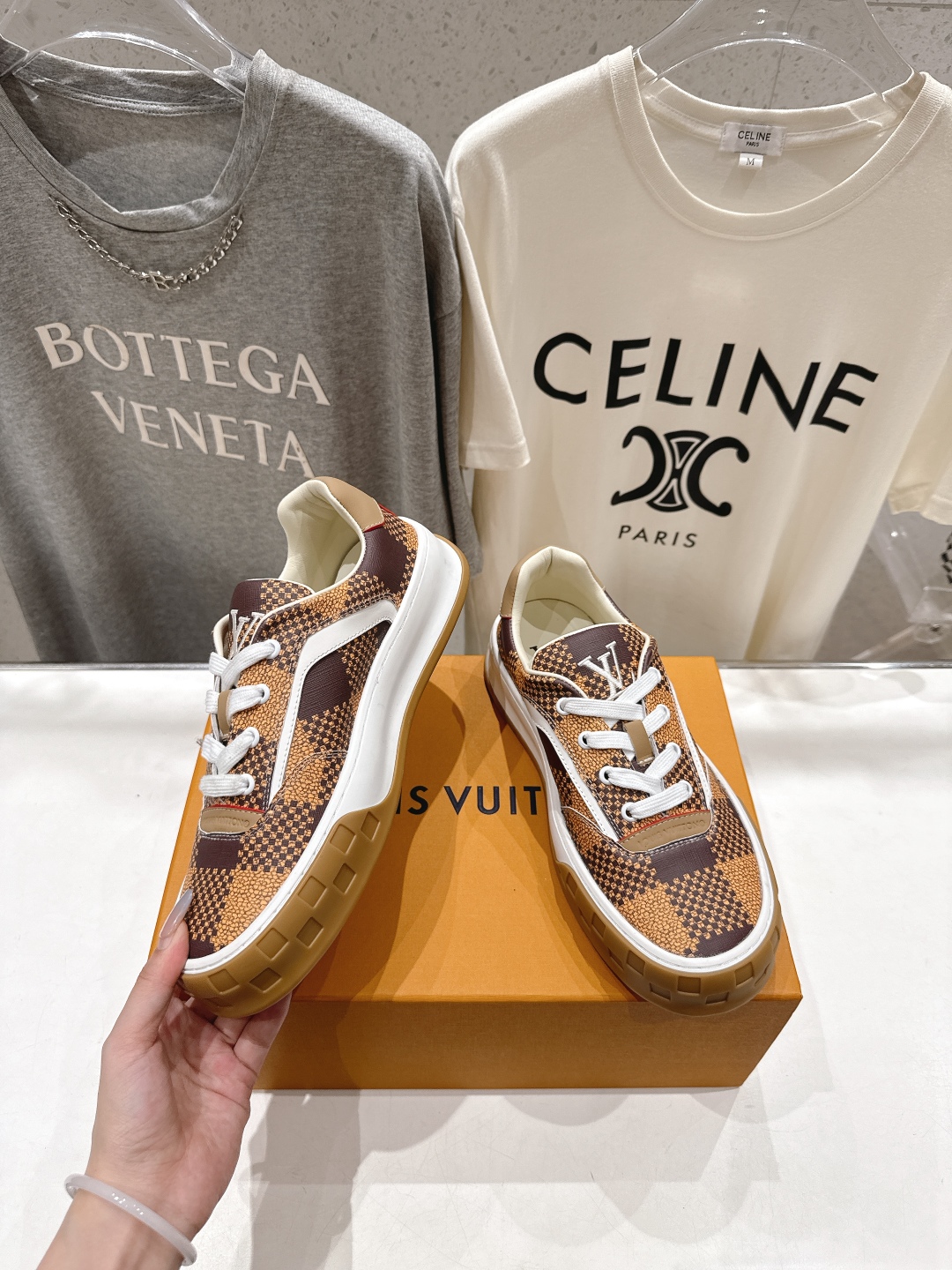 高版本出厂 只有男款
  LOUIS VUITTON～LV路易威登L家驴牌最新走秀款Tilted系列厚底