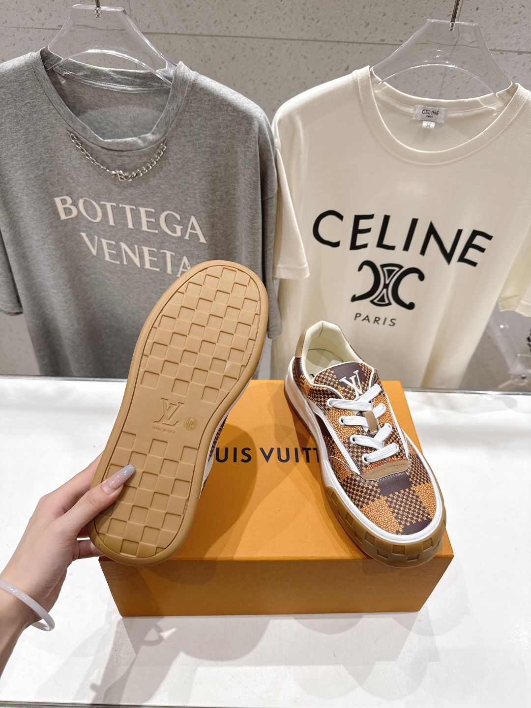 高版本出厂 只有男款
  LOUIS VUITTON～LV路易威登L家驴牌最新走秀款Tilted系列厚底