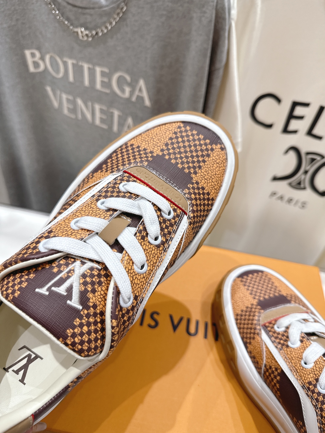 高版本出厂 只有男款
  LOUIS VUITTON～LV路易威登L家驴牌最新走秀款Tilted系列厚底