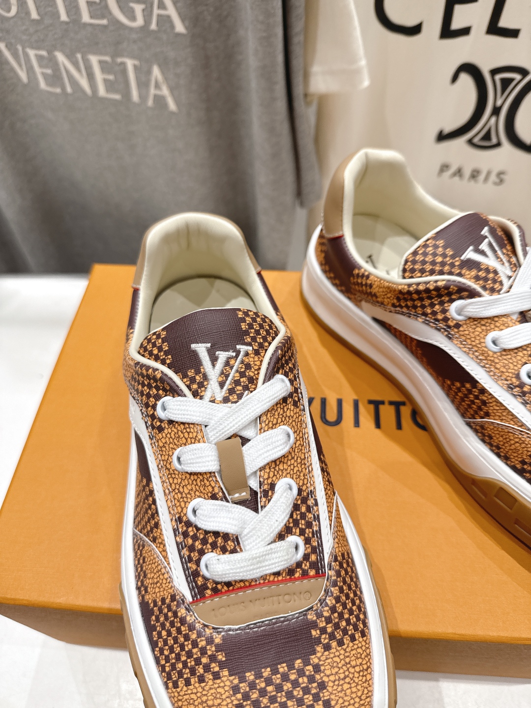 高版本出厂 只有男款
  LOUIS VUITTON～LV路易威登L家驴牌最新走秀款Tilted系列厚底