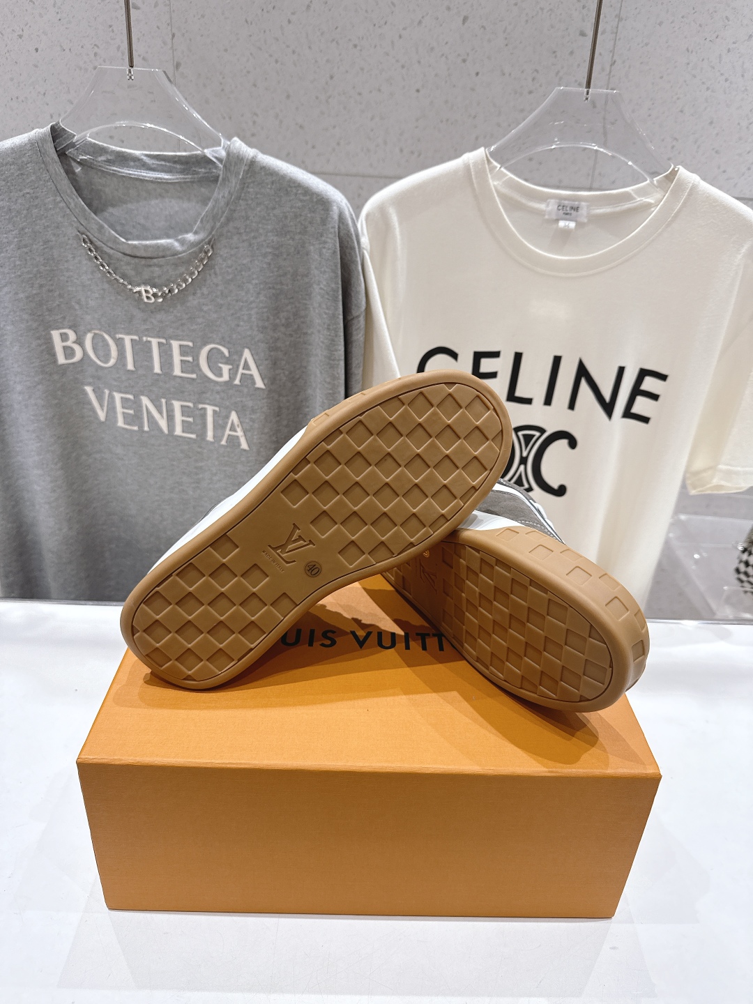 高版本出厂 只有男款
  LOUIS VUITTON～LV路易威登L家驴牌最新走秀款Tilted系列厚底