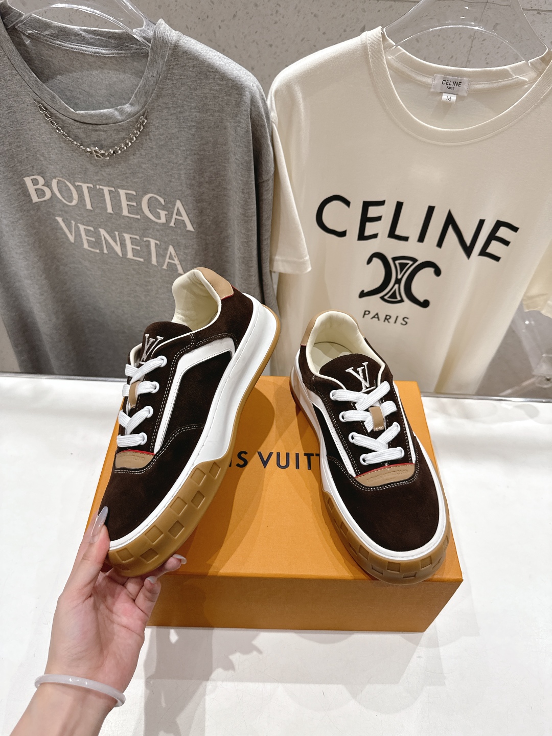 高版本出厂 只有男款
  LOUIS VUITTON～LV路易威登L家驴牌最新走秀款Tilted系列厚底