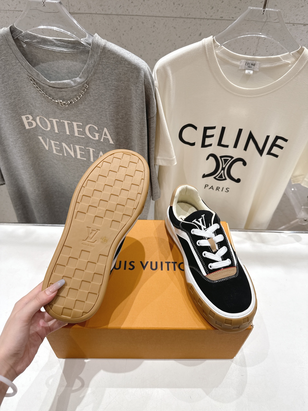 高版本出厂 只有男款
  LOUIS VUITTON～LV路易威登L家驴牌最新走秀款Tilted系列厚底