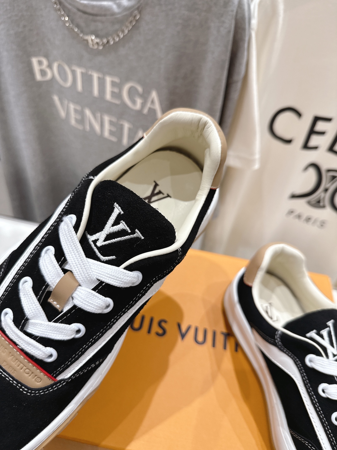 高版本出厂 只有男款
  LOUIS VUITTON～LV路易威登L家驴牌最新走秀款Tilted系列厚底