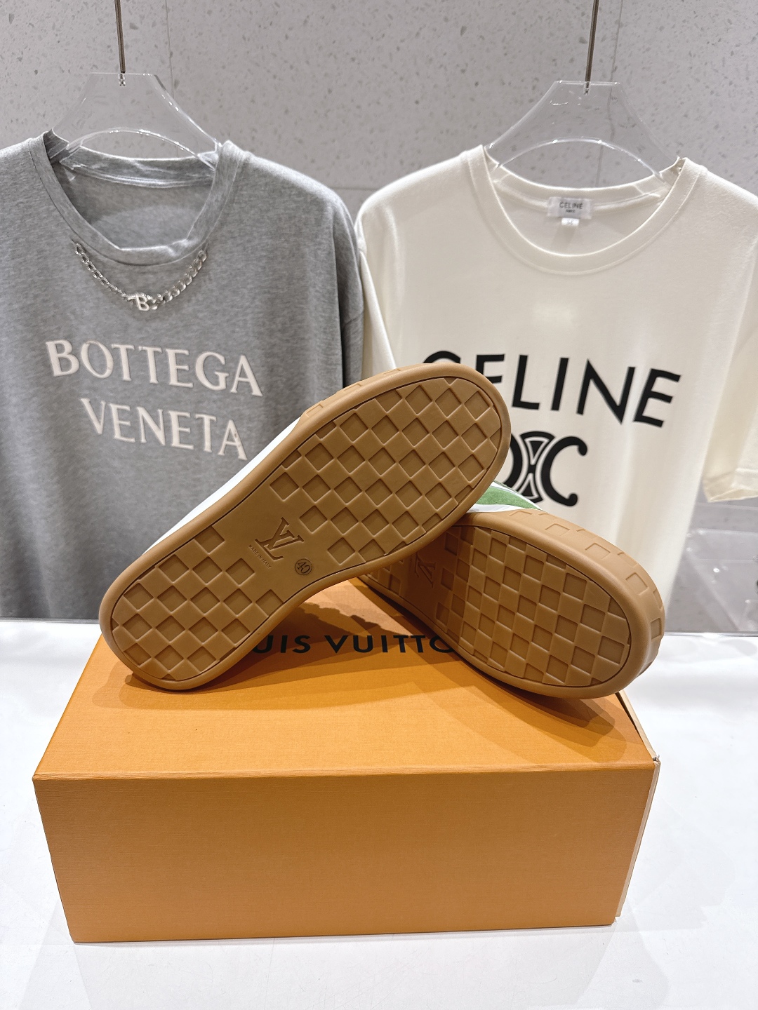 高版本出厂 只有男款
  LOUIS VUITTON～LV路易威登L家驴牌最新走秀款Tilted系列厚底