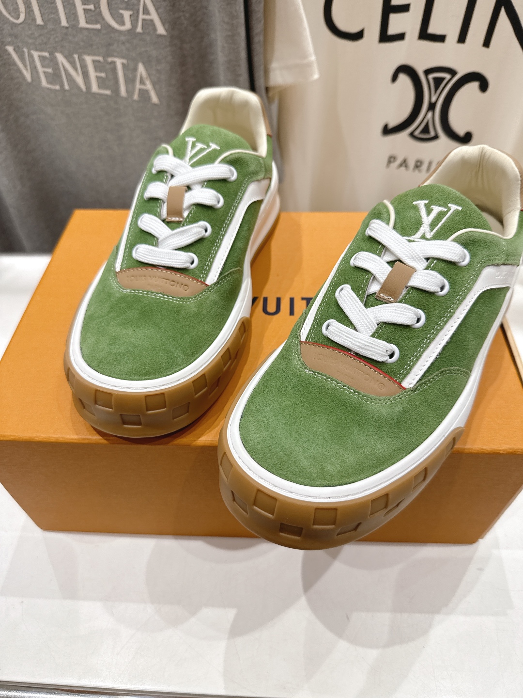 高版本出厂 只有男款
  LOUIS VUITTON～LV路易威登L家驴牌最新走秀款Tilted系列厚底