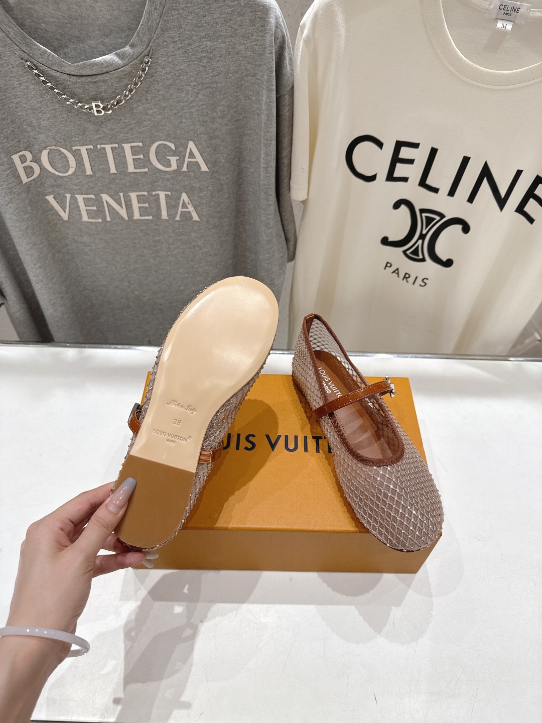 高版本出厂
  Louis Vuitton ss25 new arrival LV驴牌春夏系列玛丽珍网面