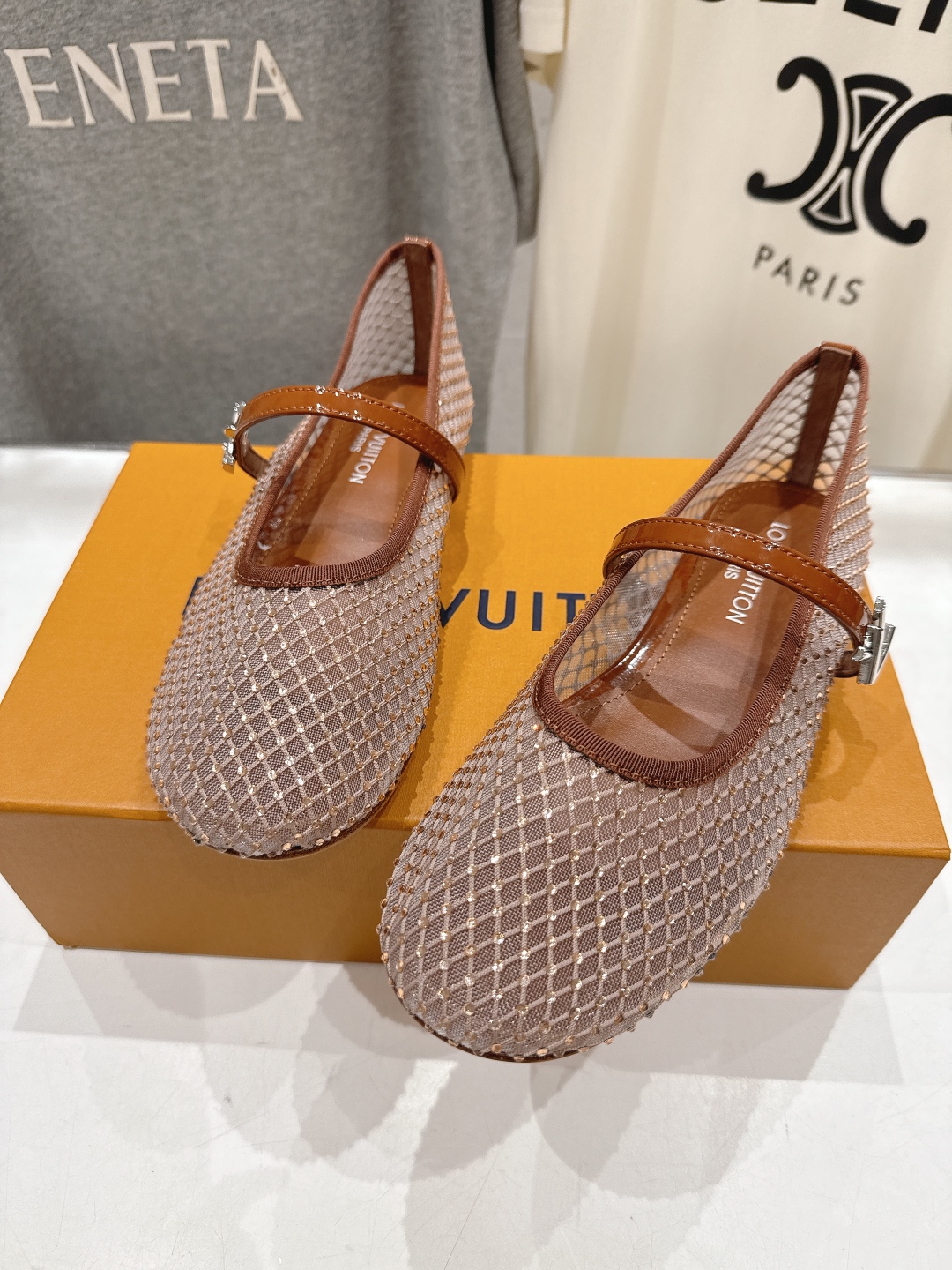 高版本出厂
  Louis Vuitton ss25 new arrival LV驴牌春夏系列玛丽珍网面