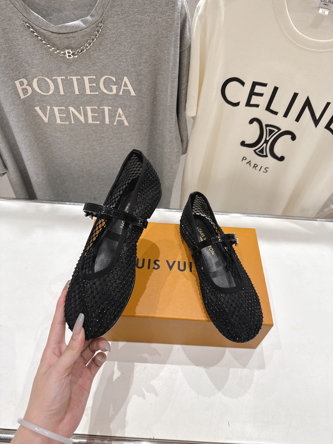 高版本出厂
  Louis Vuitton ss25 new arrival LV驴牌春夏系列玛丽珍网面