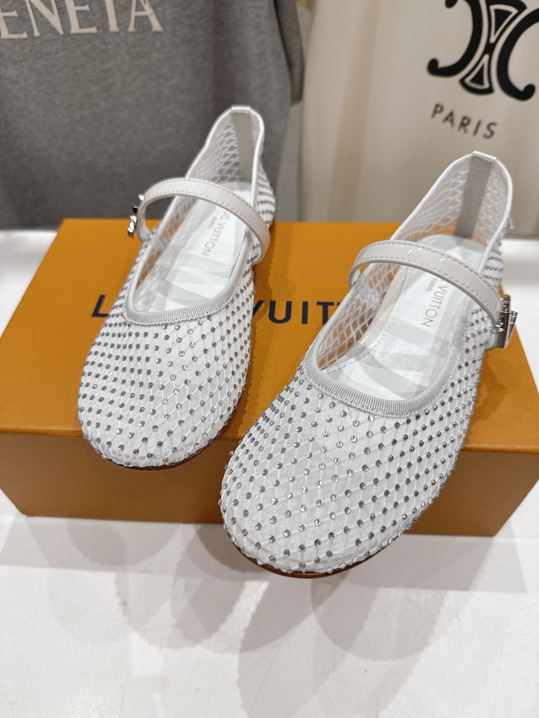 高版本出厂
  Louis Vuitton ss25 new arrival LV驴牌春夏系列玛丽珍网面