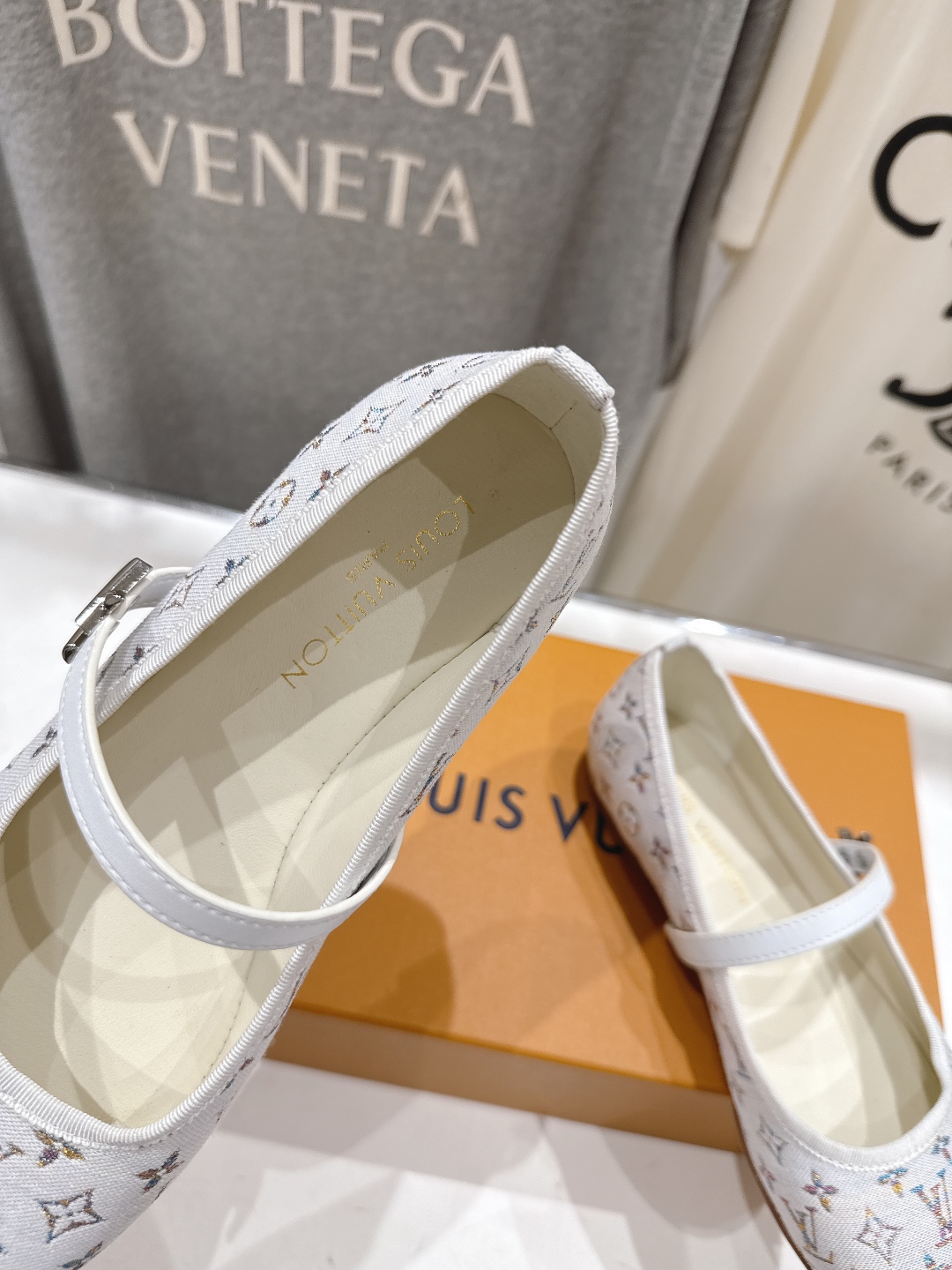 高版本出厂
  Louis Vuitton ss25 new arrival LV驴牌春夏系列玛丽珍平底