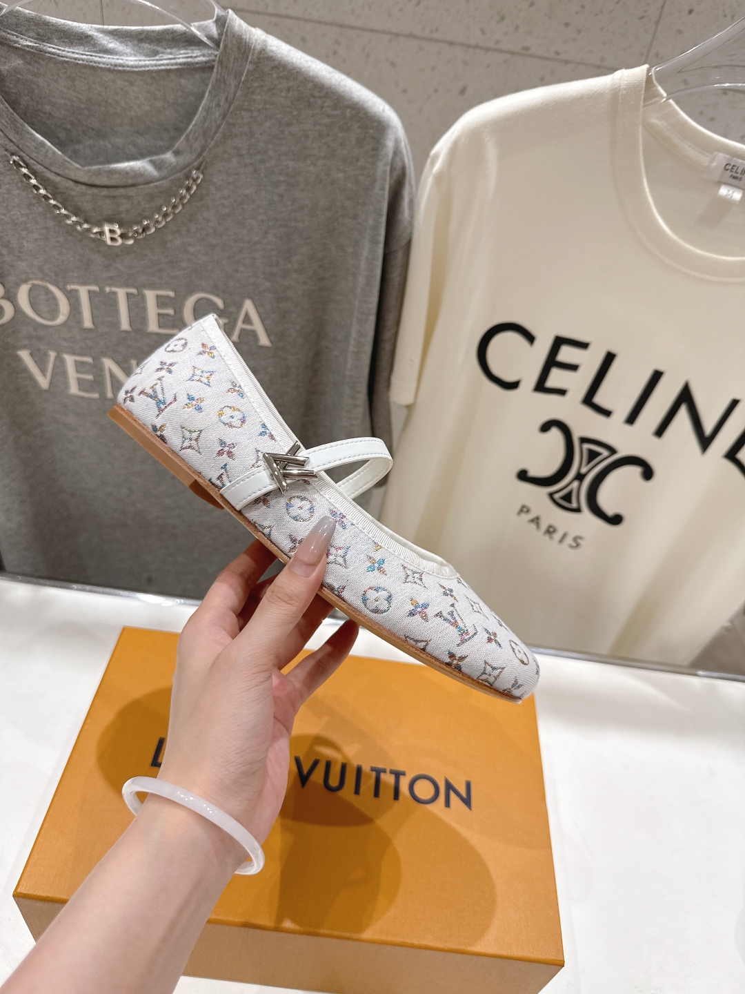 高版本出厂
  Louis Vuitton ss25 new arrival LV驴牌春夏系列玛丽珍平底