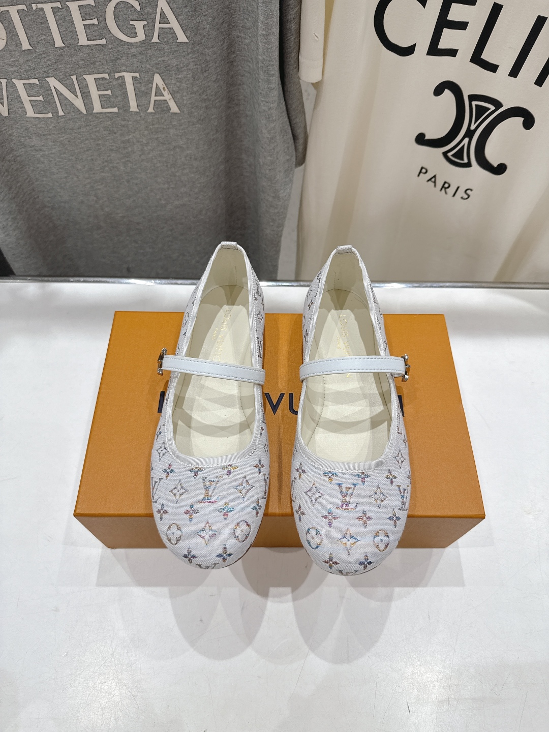 高版本出厂
  Louis Vuitton ss25 new arrival LV驴牌春夏系列玛丽珍平底