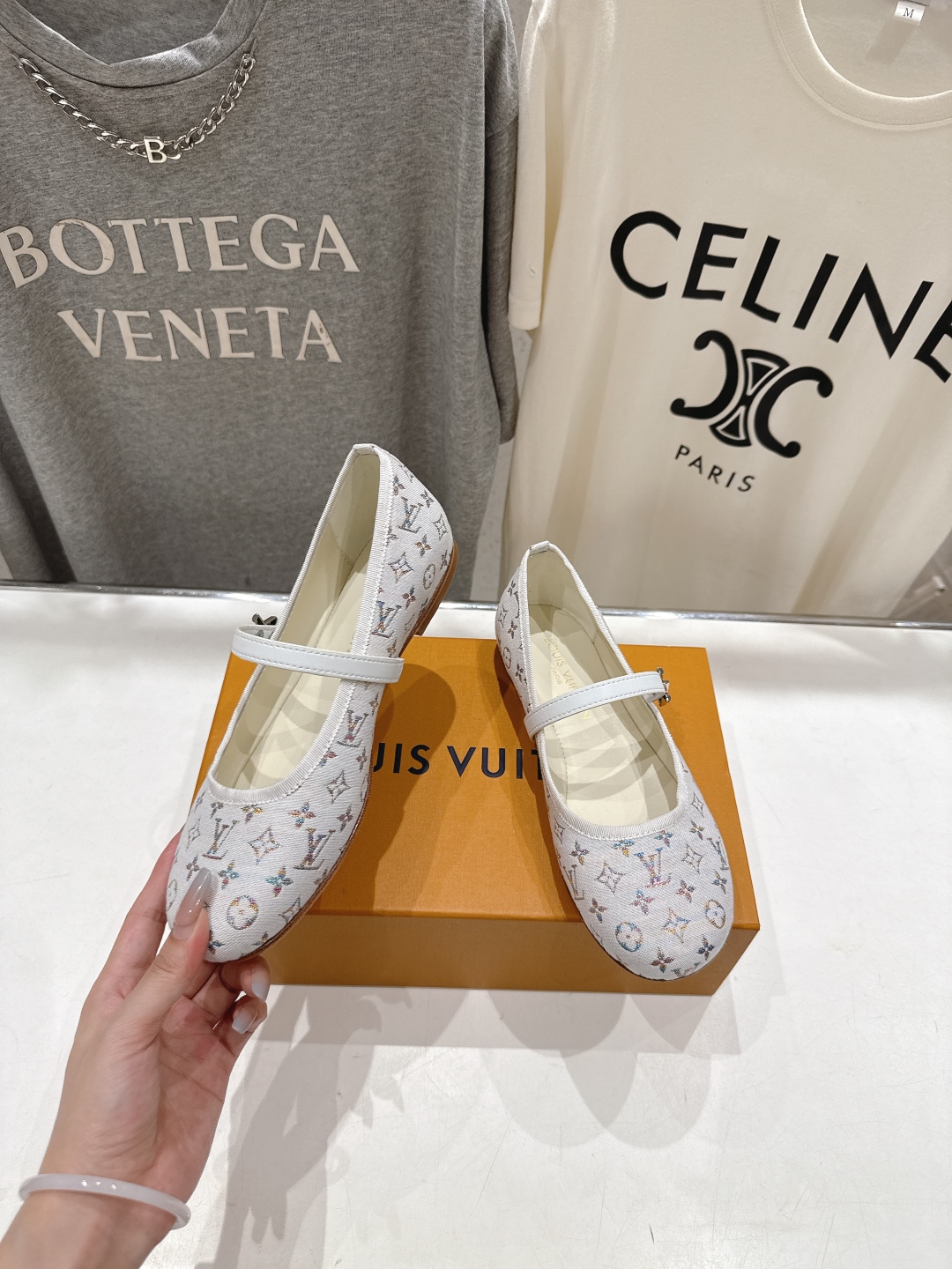 高版本出厂
  Louis Vuitton ss25 new arrival LV驴牌春夏系列玛丽珍平底