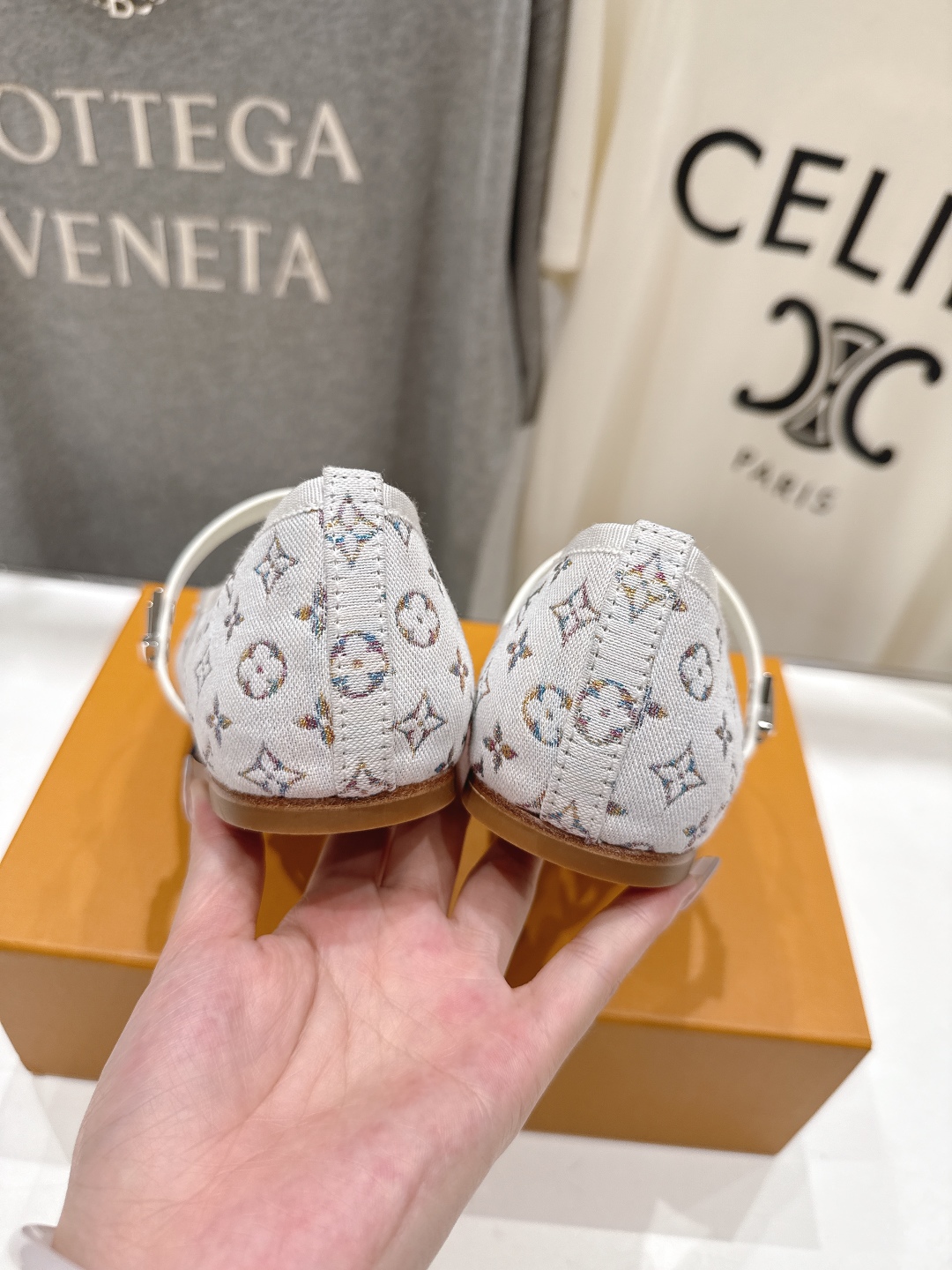 高版本出厂
  Louis Vuitton ss25 new arrival LV驴牌春夏系列玛丽珍平底
