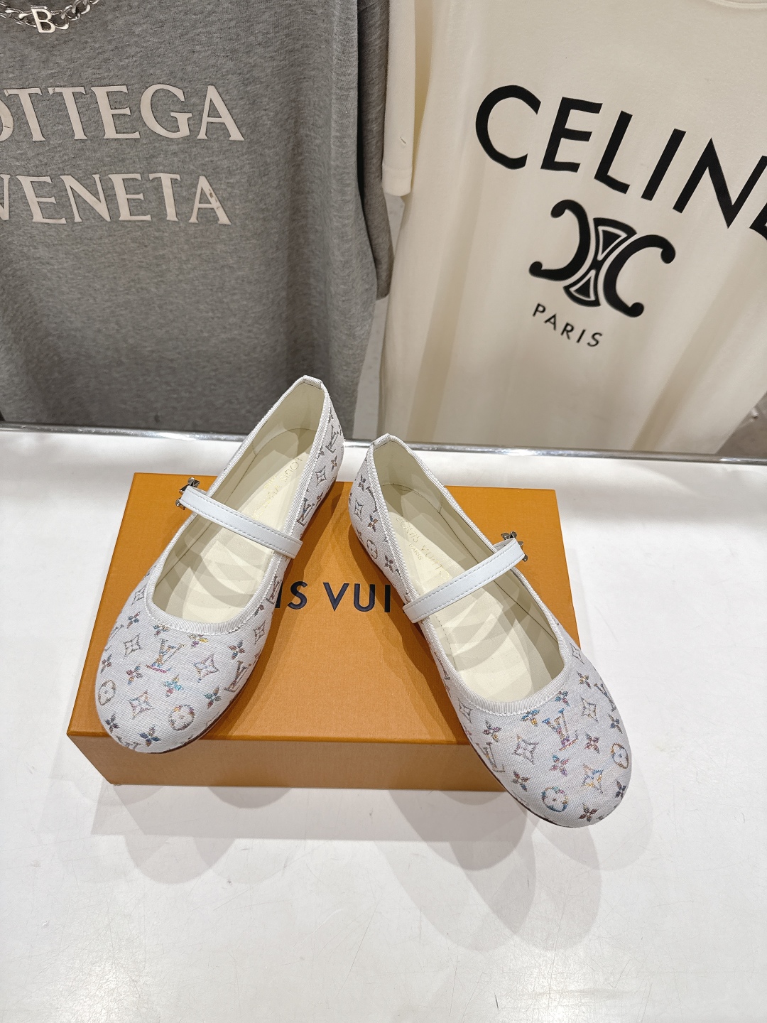 高版本出厂
  Louis Vuitton ss25 new arrival LV驴牌春夏系列玛丽珍平底