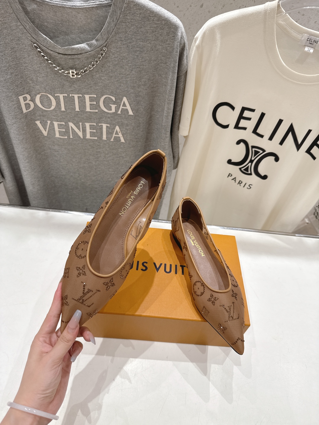 高版本出厂
  Louis Vuitton ss25 new arrival LV驴牌春夏系列玛丽珍网面