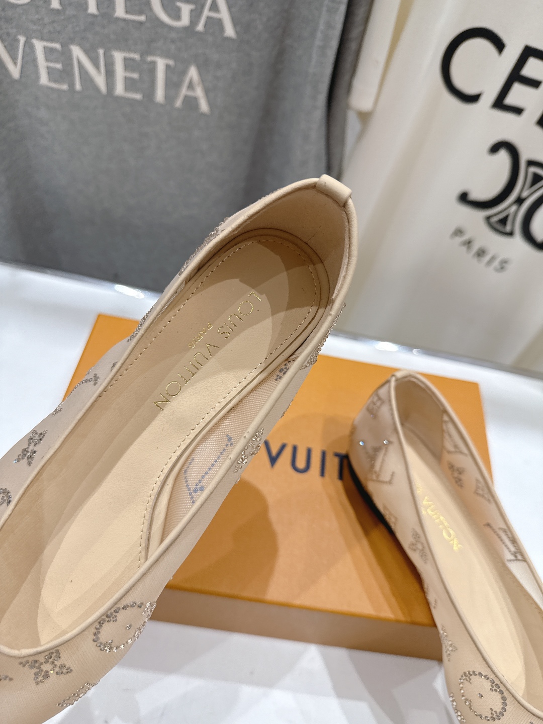 高版本出厂
  Louis Vuitton ss25 new arrival LV驴牌春夏系列玛丽珍网面