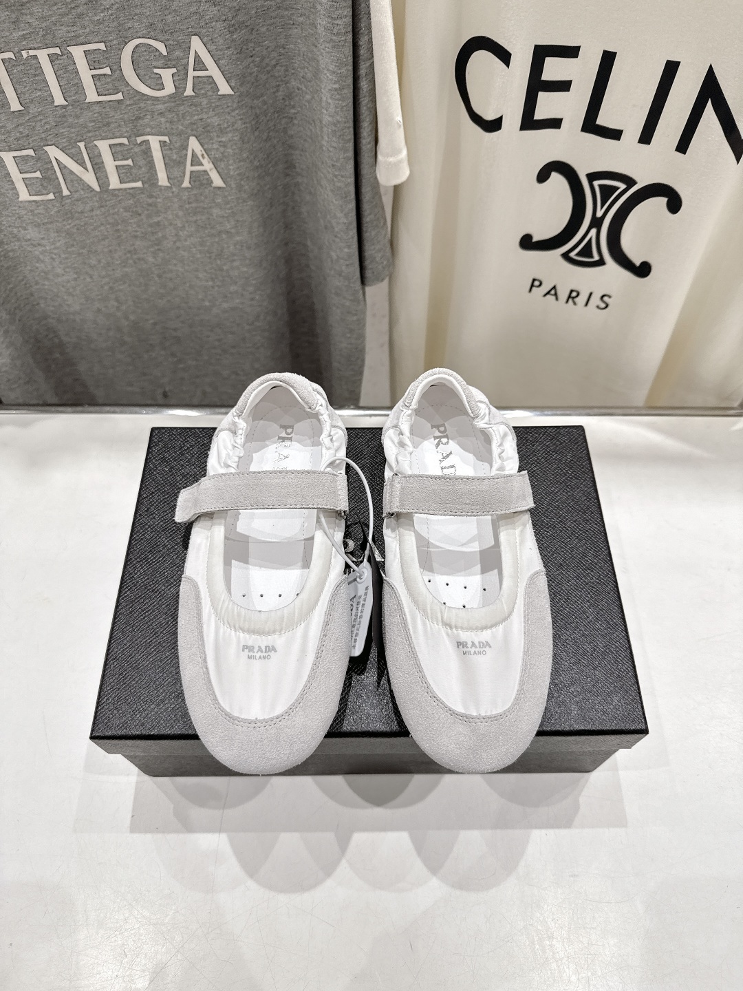 高版本出厂 
  Prada*普拉达P家25ssfw～new新款魔术贴玛丽珍休闲鞋，低调奢华懒人鞋，富人