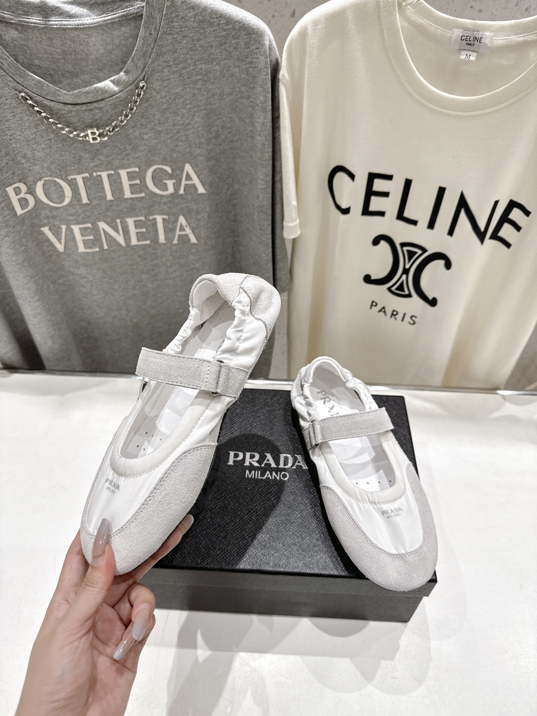 高版本出厂 
  Prada*普拉达P家25ssfw～new新款魔术贴玛丽珍休闲鞋，低调奢华懒人鞋，富人