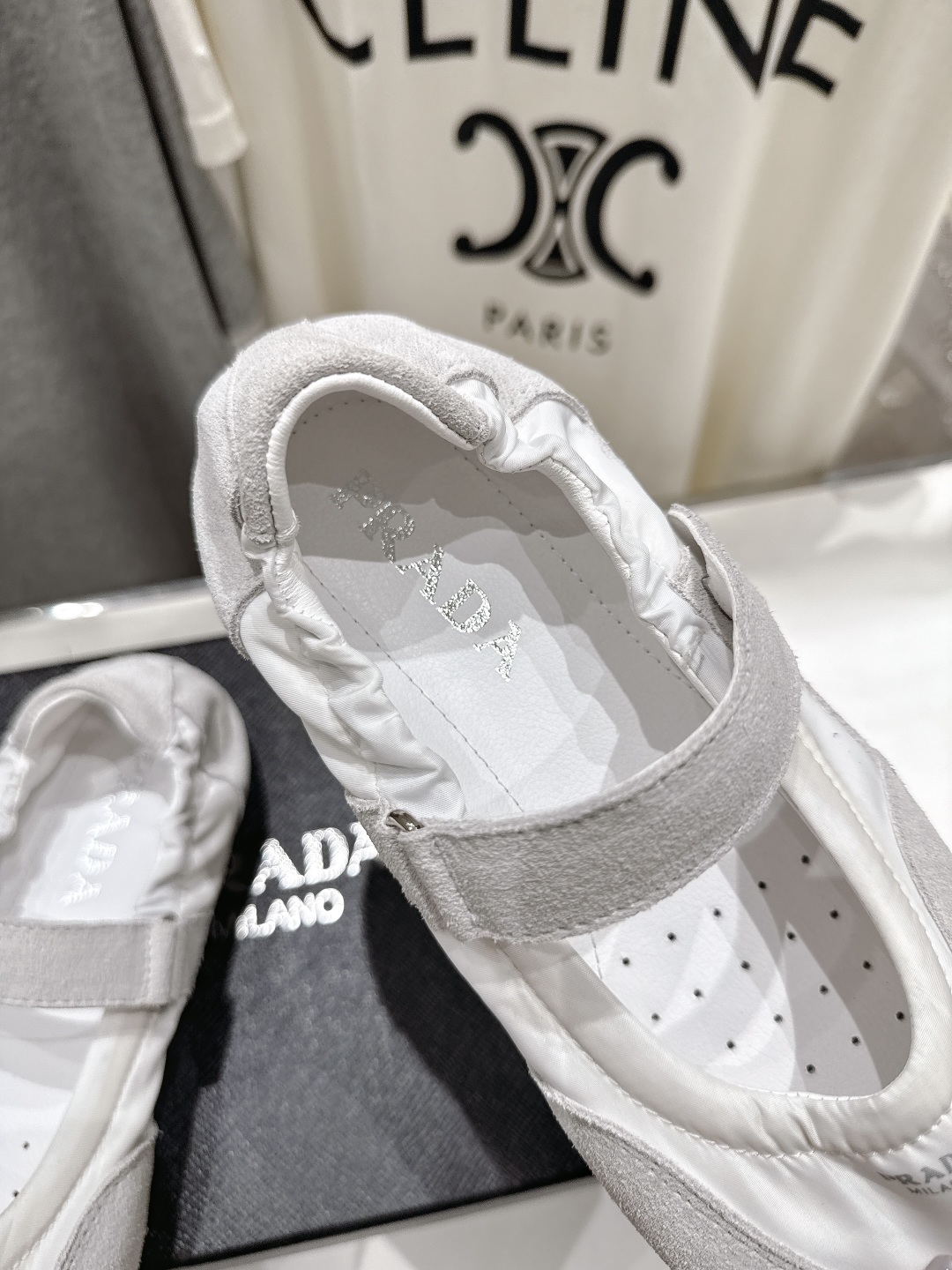 高版本出厂 
  Prada*普拉达P家25ssfw～new新款魔术贴玛丽珍休闲鞋，低调奢华懒人鞋，富人
