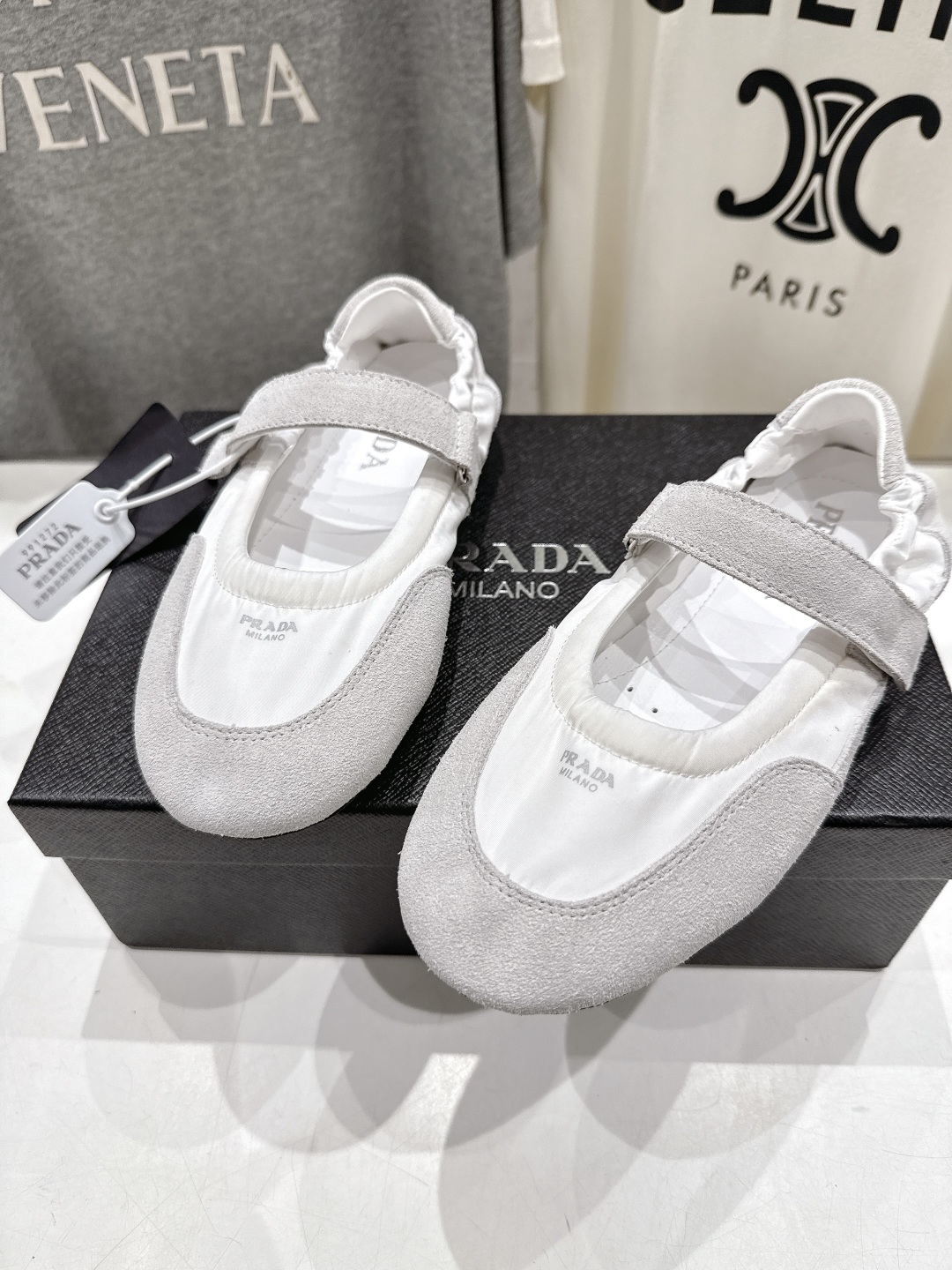 高版本出厂 
  Prada*普拉达P家25ssfw～new新款魔术贴玛丽珍休闲鞋，低调奢华懒人鞋，富人