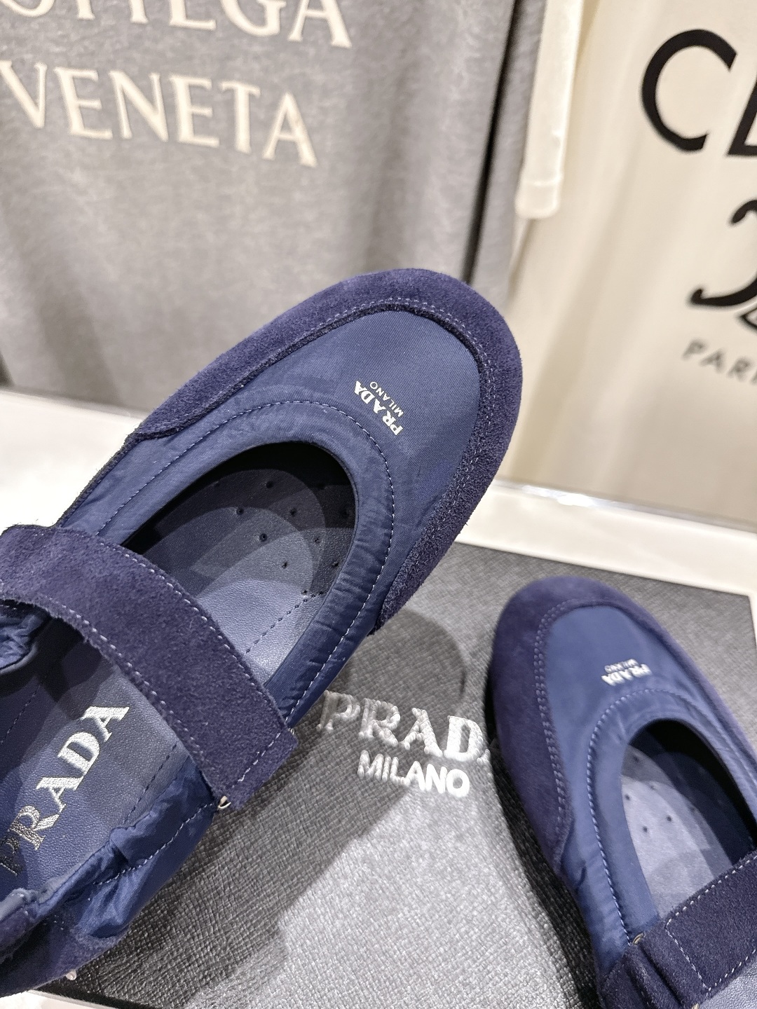 高版本出厂 
  Prada*普拉达P家25ssfw～new新款魔术贴玛丽珍休闲鞋，低调奢华懒人鞋，富人