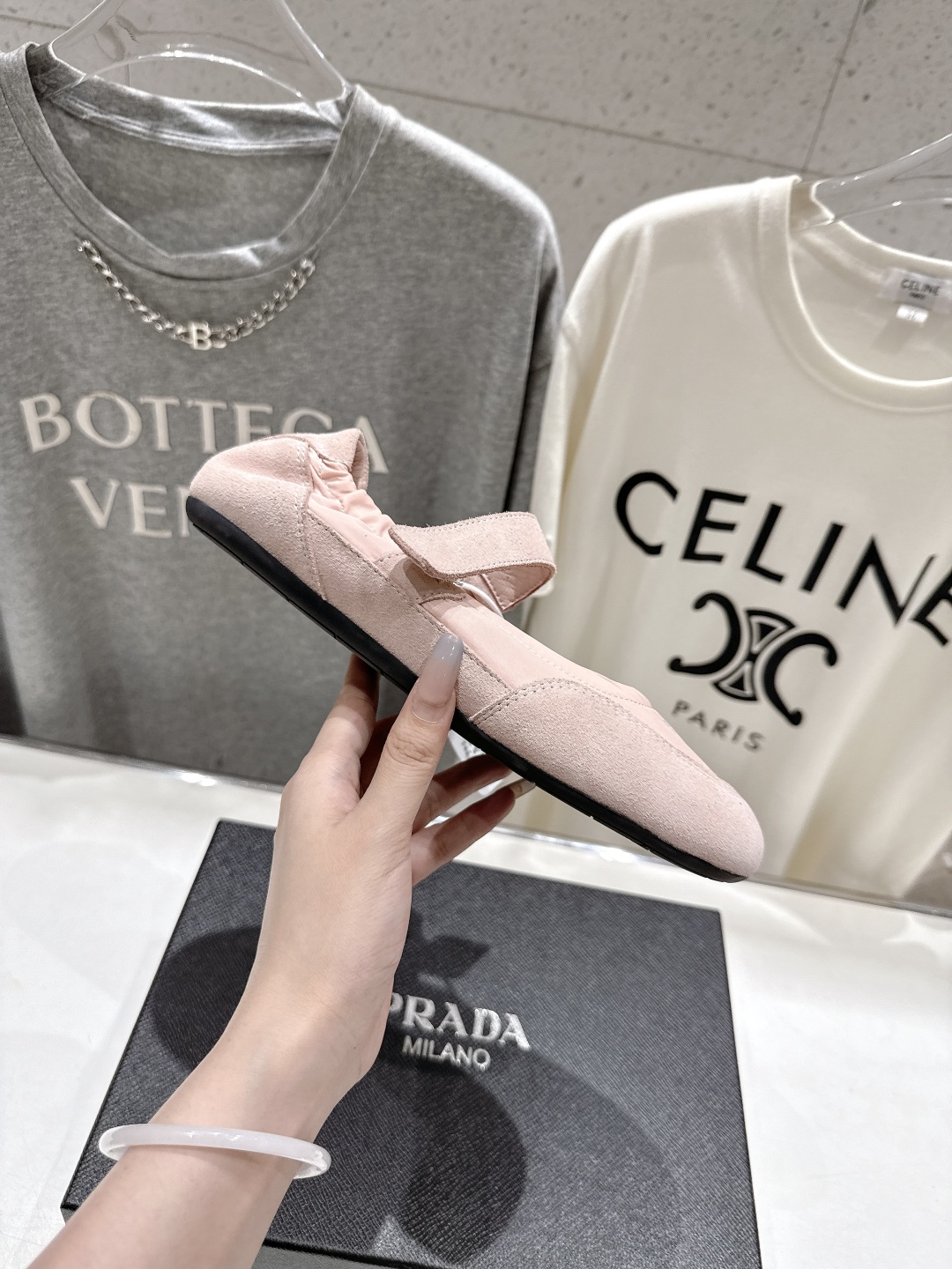 高版本出厂 
  Prada*普拉达P家25ssfw～new新款魔术贴玛丽珍休闲鞋，低调奢华懒人鞋，富人