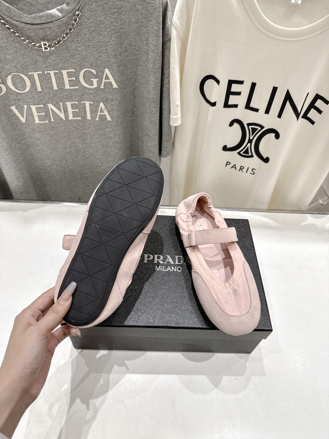 高版本出厂 
  Prada*普拉达P家25ssfw～new新款魔术贴玛丽珍休闲鞋，低调奢华懒人鞋，富人
