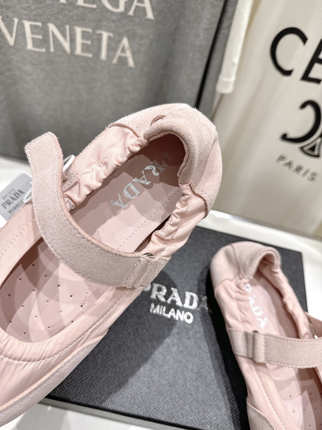 高版本出厂 
  Prada*普拉达P家25ssfw～new新款魔术贴玛丽珍休闲鞋，低调奢华懒人鞋，富人
