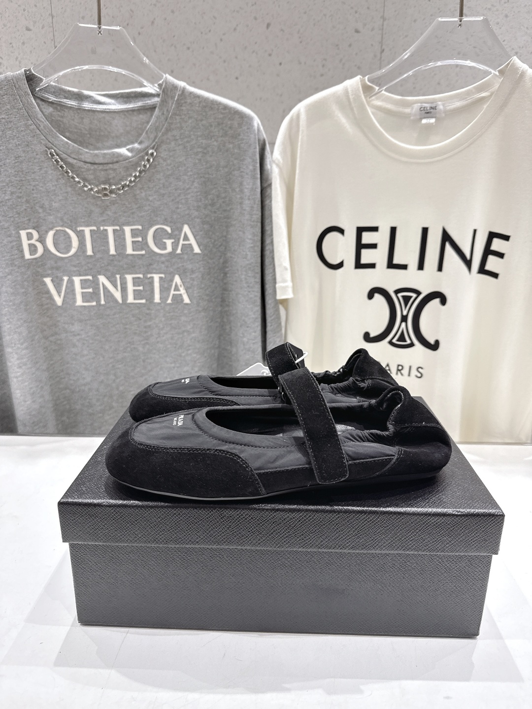 高版本出厂 
  Prada*普拉达P家25ssfw～new新款魔术贴玛丽珍休闲鞋，低调奢华懒人鞋，富人