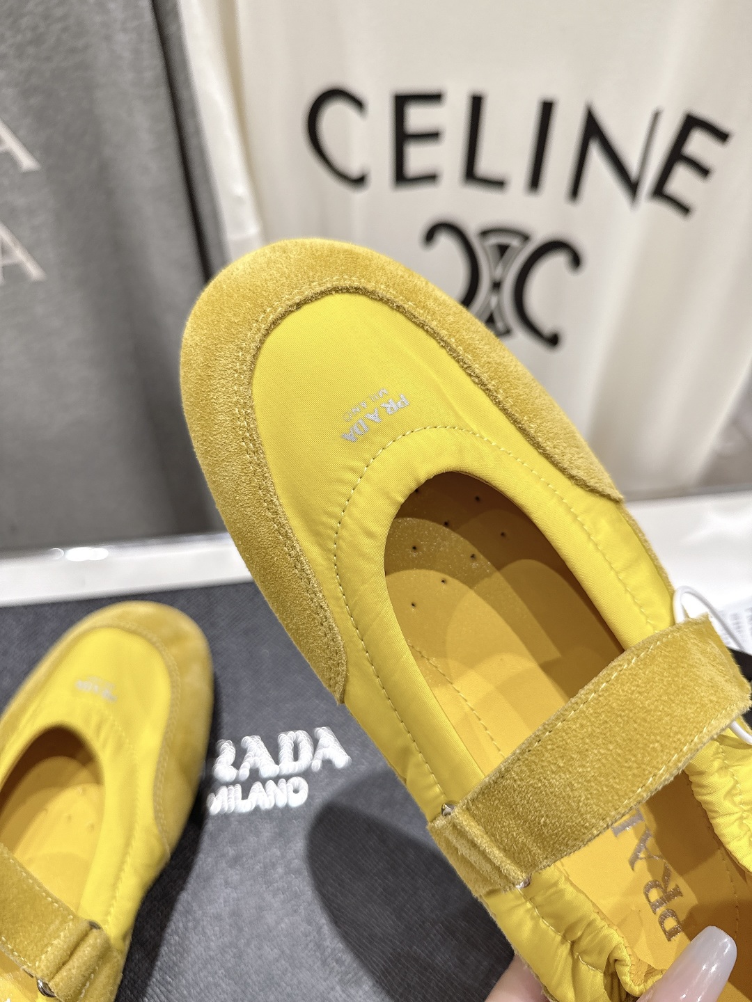 高版本出厂 
  Prada*普拉达P家25ssfw～new新款魔术贴玛丽珍休闲鞋，低调奢华懒人鞋，富人