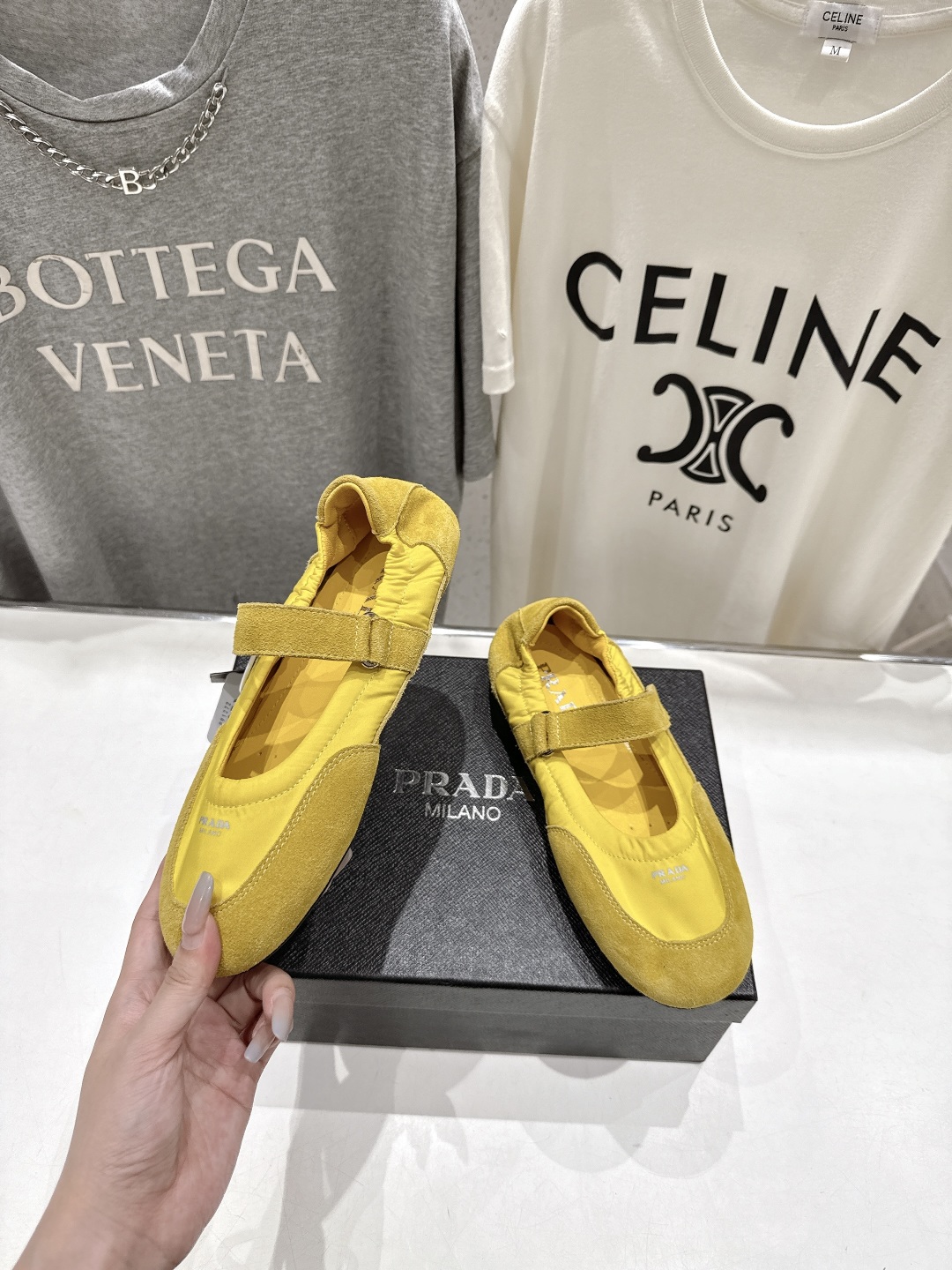 高版本出厂 
  Prada*普拉达P家25ssfw～new新款魔术贴玛丽珍休闲鞋，低调奢华懒人鞋，富人