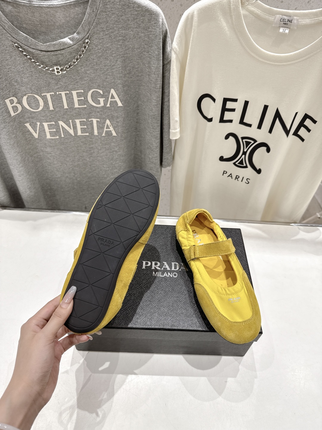高版本出厂 
  Prada*普拉达P家25ssfw～new新款魔术贴玛丽珍休闲鞋，低调奢华懒人鞋，富人