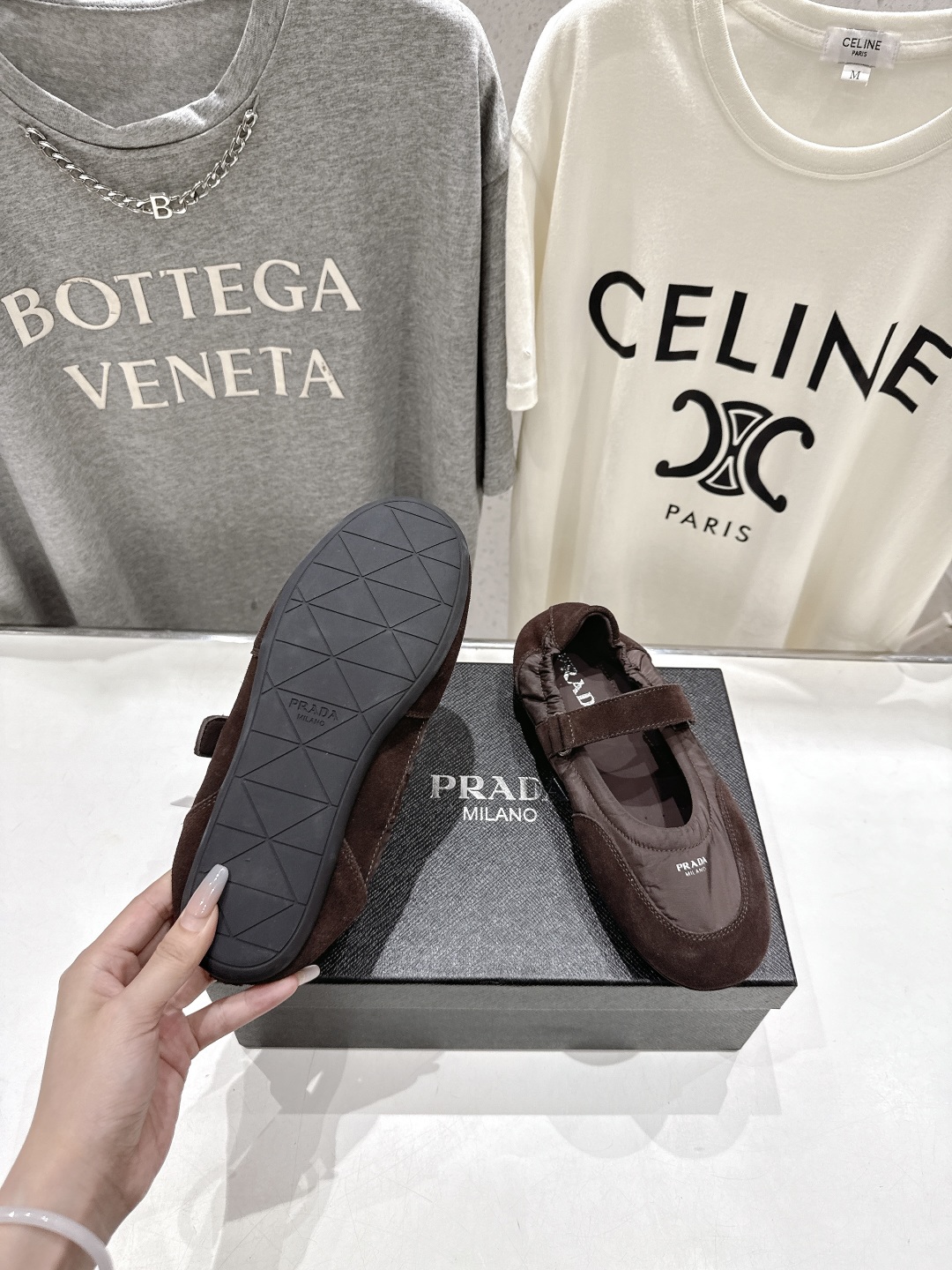 高版本出厂 
  Prada*普拉达P家25ssfw～new新款魔术贴玛丽珍休闲鞋，低调奢华懒人鞋，富人