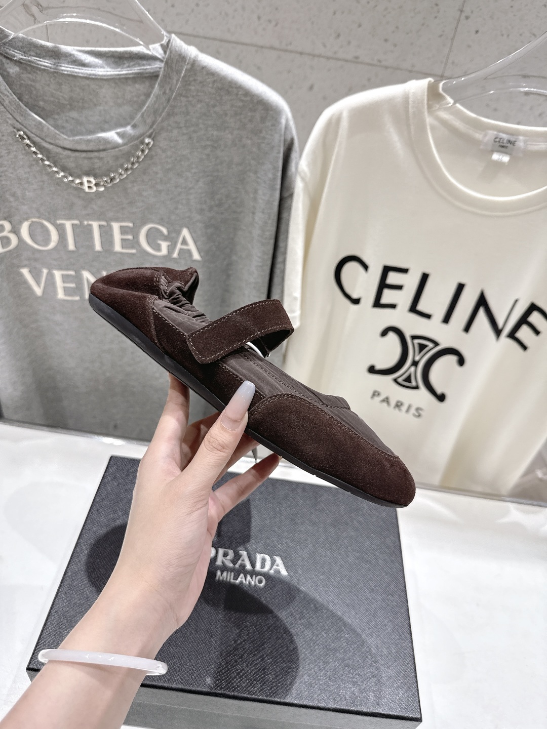 高版本出厂 
  Prada*普拉达P家25ssfw～new新款魔术贴玛丽珍休闲鞋，低调奢华懒人鞋，富人