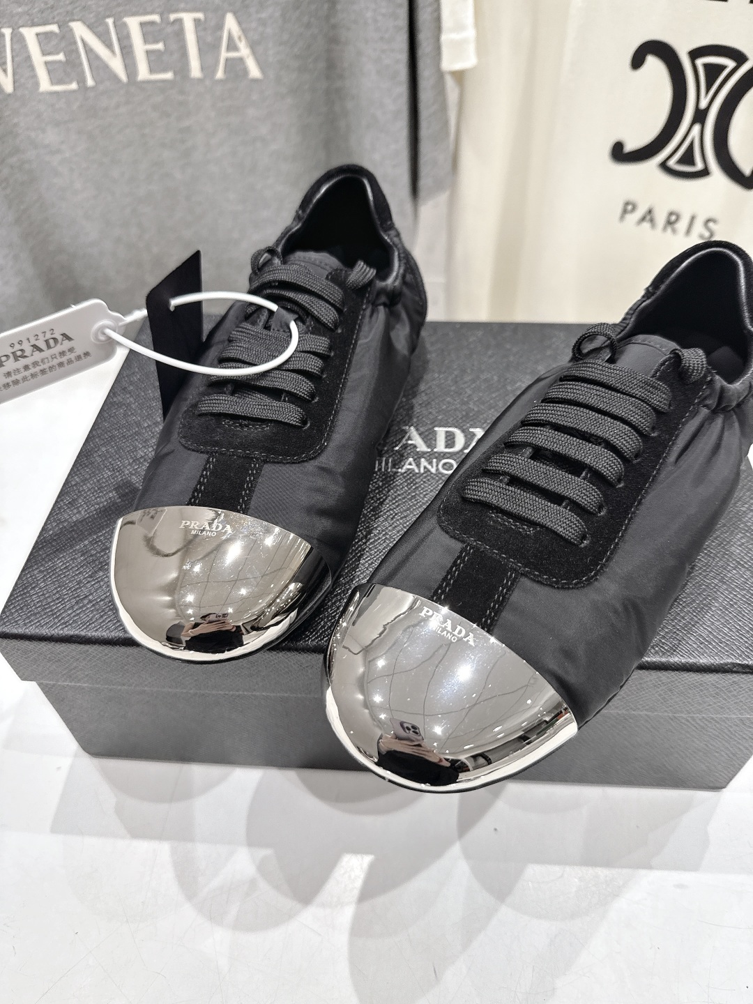 高版本出厂 
  Prada*普拉达P家25ssfw～new新款系带玛丽珍休闲鞋芭蕾舞鞋，低调奢华懒人鞋