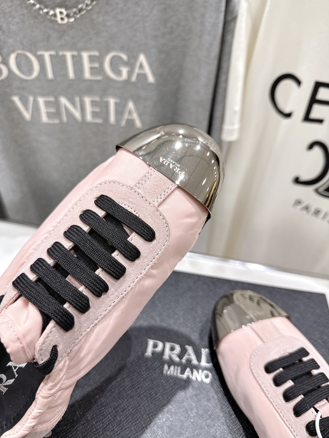 高版本出厂 
  Prada*普拉达P家25ssfw～new新款系带玛丽珍休闲鞋芭蕾舞鞋，低调奢华懒人鞋