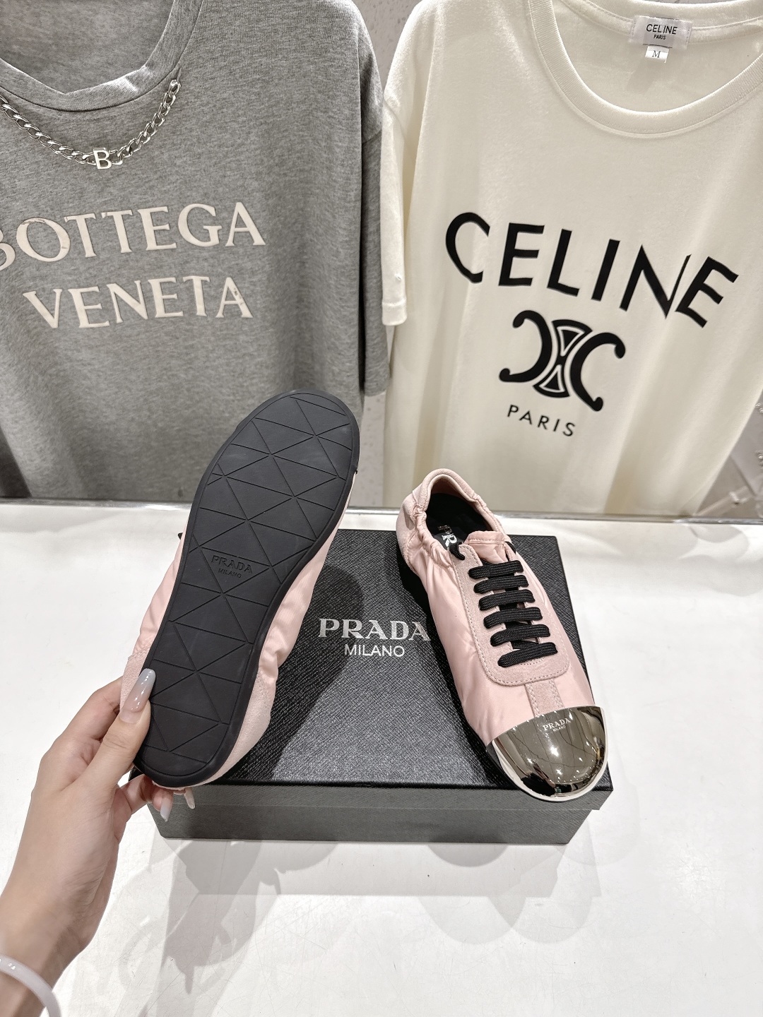 高版本出厂 
  Prada*普拉达P家25ssfw～new新款系带玛丽珍休闲鞋芭蕾舞鞋，低调奢华懒人鞋
