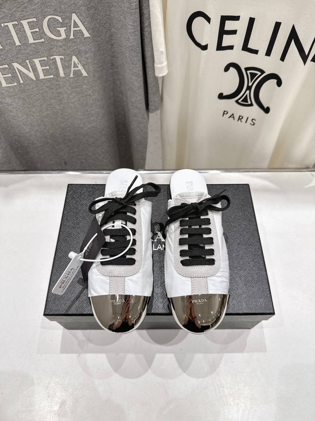 高版本出厂  半拖
  Prada*普拉达P家25ssfw～new新款系带玛丽珍休闲鞋芭蕾舞鞋，低调奢华