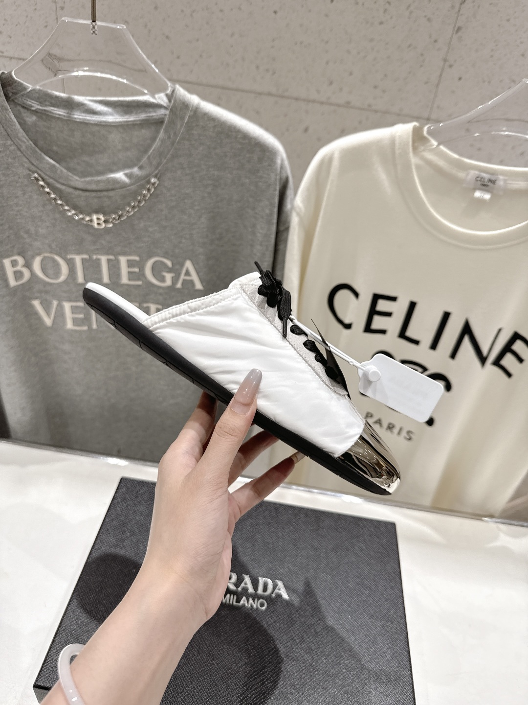 高版本出厂  半拖
  Prada*普拉达P家25ssfw～new新款系带玛丽珍休闲鞋芭蕾舞鞋，低调奢华