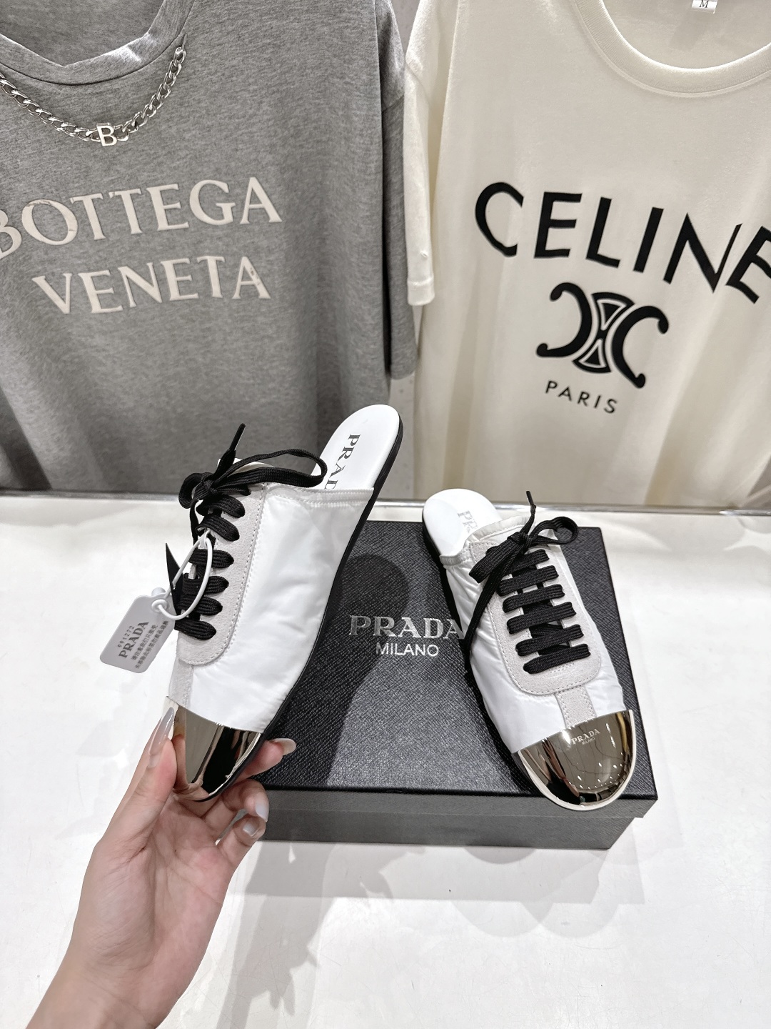 高版本出厂  半拖
  Prada*普拉达P家25ssfw～new新款系带玛丽珍休闲鞋芭蕾舞鞋，低调奢华