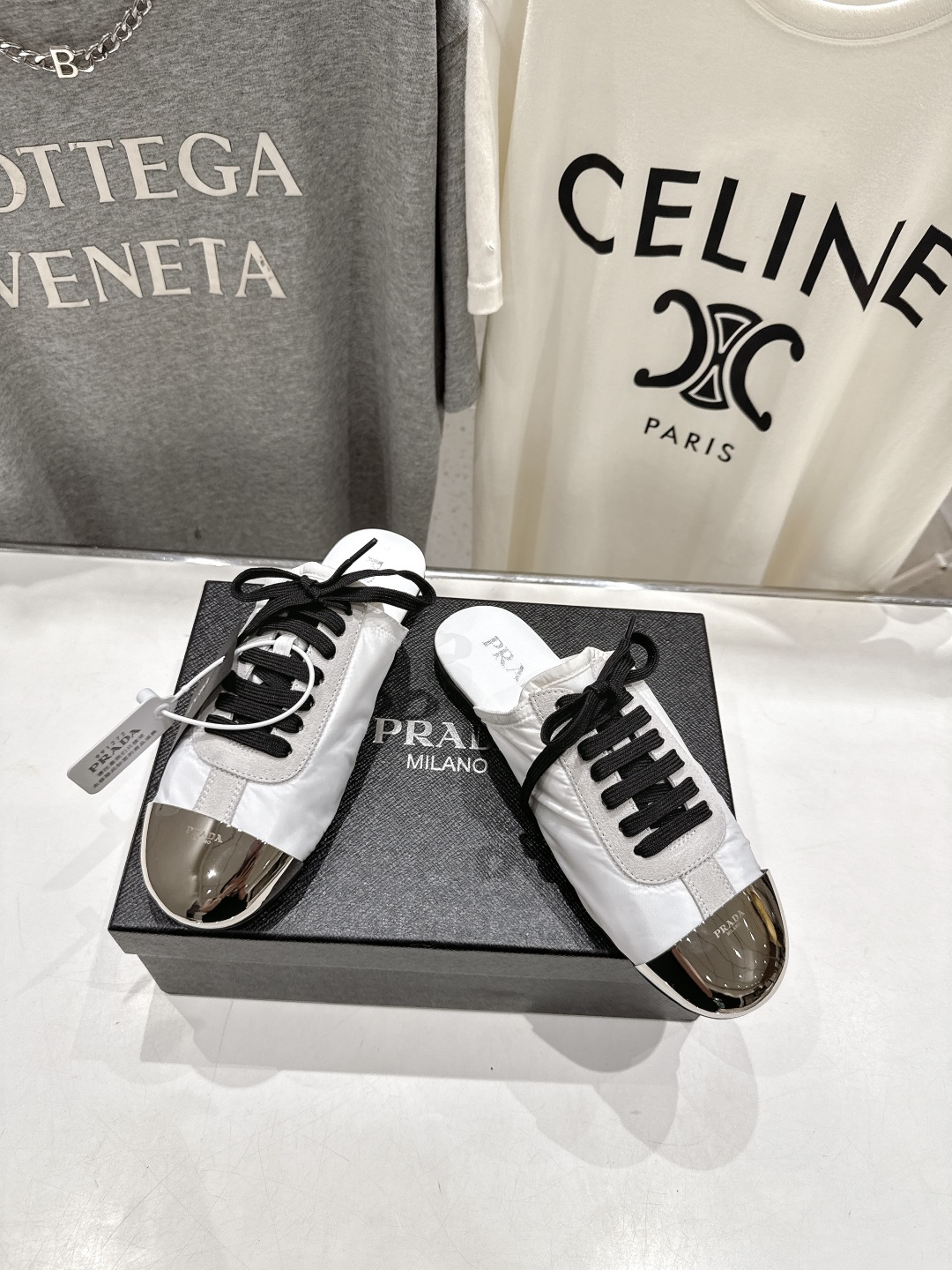 高版本出厂  半拖
  Prada*普拉达P家25ssfw～new新款系带玛丽珍休闲鞋芭蕾舞鞋，低调奢华