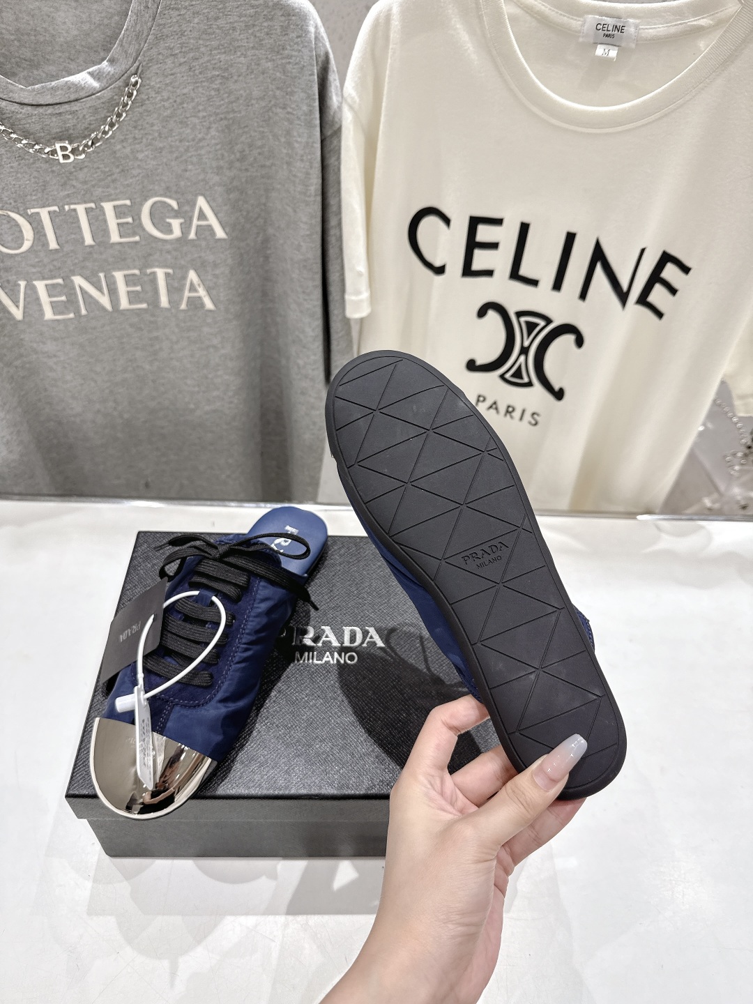 高版本出厂  半拖
  Prada*普拉达P家25ssfw～new新款系带玛丽珍休闲鞋芭蕾舞鞋，低调奢华